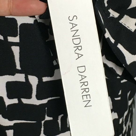 NWT‎ Sandra Darren Dress Womens Sz 16 Black White Patterned Stretch Short Sleeve - Picture 10 of 11